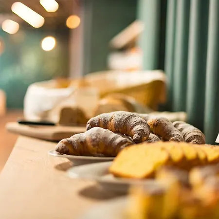 Krone Eat Drink Stay Отель Брессаноне